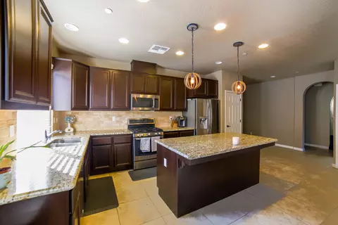 3842 Evergreen Ave, Visalia, CA 93291 photo 5