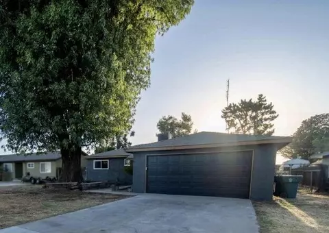 239 S Moraine St, Tulare, CA 93274