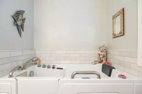 Bath - 801 Fairway Dr, Exeter, CA 93221 photo 3 of 6