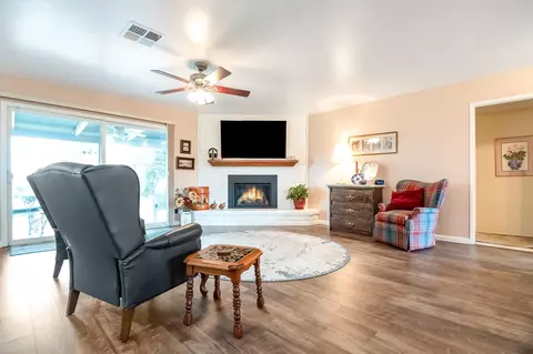 Living - 801 Fairway Dr, Exeter, CA 93221 photo 3 of 8