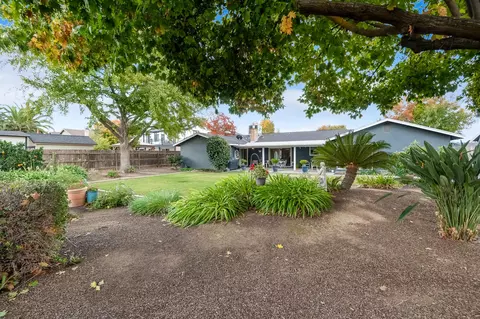 Exterior - 801 Fairway Dr, Exeter, CA 93221 photo 11 of 13