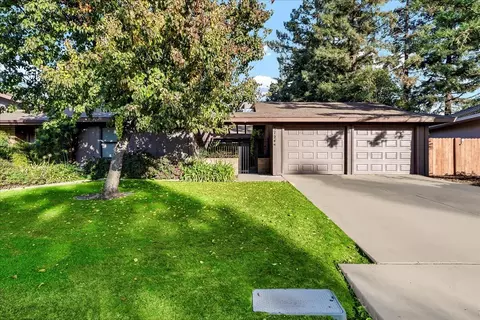 3724 W Mill Creek Dr, Visalia, CA 93277