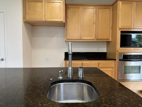 226 Elkhorn Ave, Visalia, CA 93277 photo 9