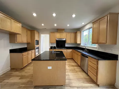 226 Elkhorn Ave, Visalia, CA 93277 photo 8
