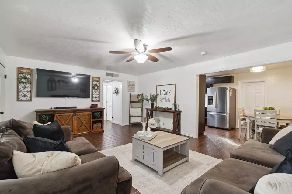  1075 San Carlos St, Porterville, CA 93257 photo 4