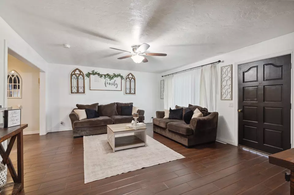  1075 San Carlos St, Porterville, CA 93257 photo 5