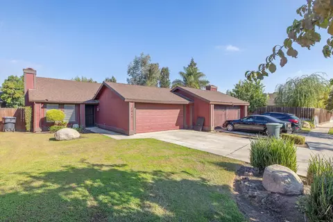 1012 E Oakridge Ave, Visalia, CA 93292 photo 4