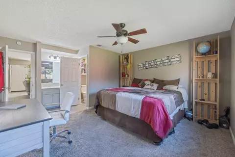 1012 E Oakridge Ave, Visalia, CA 93292 photo 21