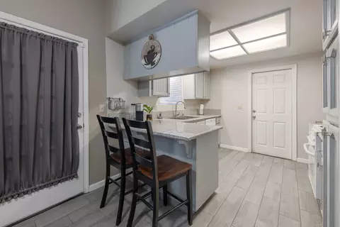 1012 E Oakridge Ave, Visalia, CA 93292 photo 14