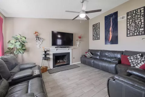 1012 E Oakridge Ave, Visalia, CA 93292 photo 8