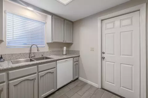 1012 E Oakridge Ave, Visalia, CA 93292 photo 16