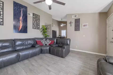 1012 E Oakridge Ave, Visalia, CA 93292 photo 10