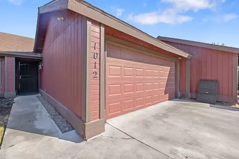 1012 E Oakridge Ave, Visalia, CA 93292 photo 5