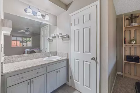 1012 E Oakridge Ave, Visalia, CA 93292 photo 23