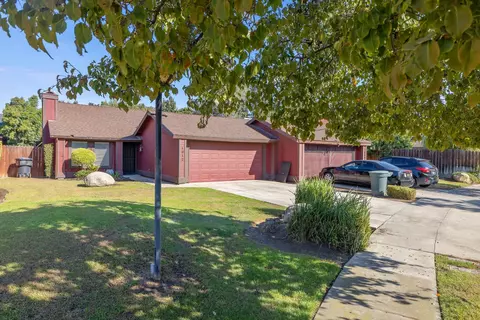 1012 E Oakridge Ave, Visalia, CA 93292 photo 3