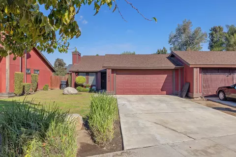 1012 E Oakridge Ave, Visalia, CA 93292