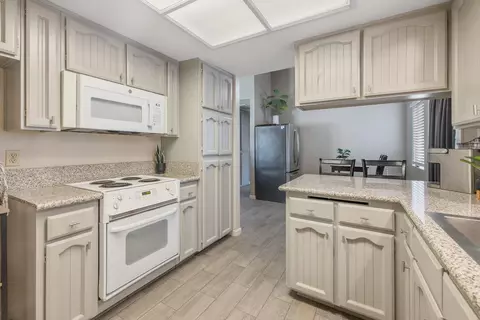 1012 E Oakridge Ave, Visalia, CA 93292 photo 17