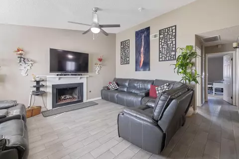 1012 E Oakridge Ave, Visalia, CA 93292 photo 6