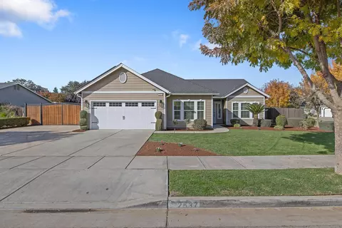 2537 N Vickie St, Visalia, CA 93291