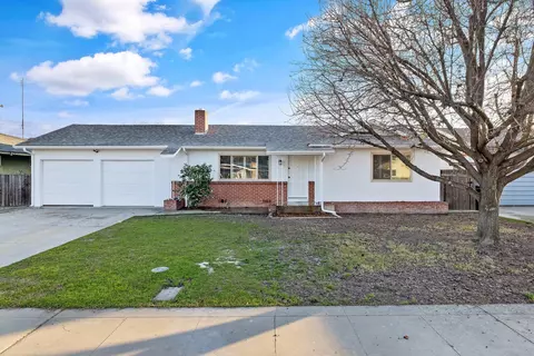 2715 W Laurel Ave, Visalia, CA 93277