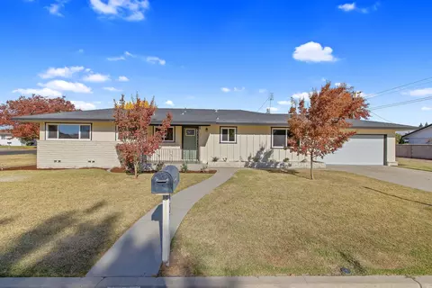 1601 Klepper St, Kingsburg, CA 93631
