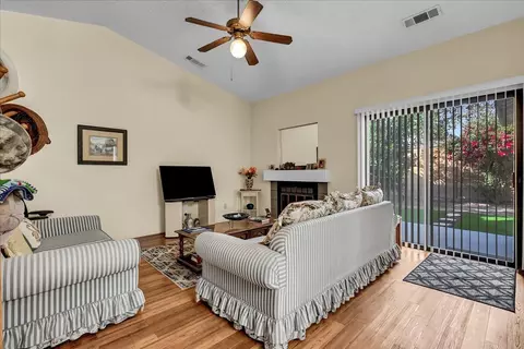 1528 E Castleview Ave, Visalia, CA 93292 photo 19