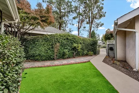1528 E Castleview Ave, Visalia, CA 93292 photo 2