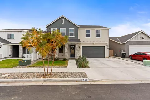 117 E Taylor Ave, Visalia, CA 93291