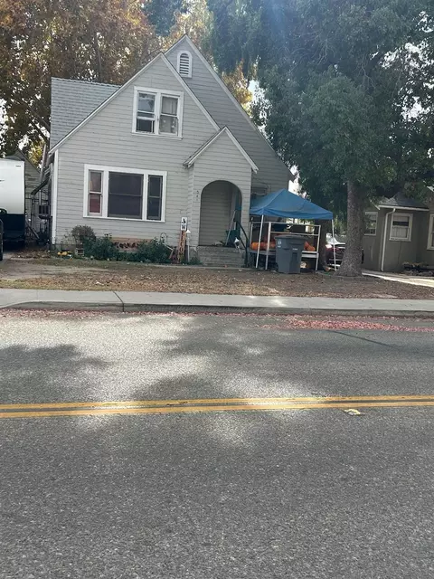 541 W Dinuba Ave, Reedley, CA 93654