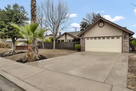 546 W Vassar Ave, Visalia, CA 93277