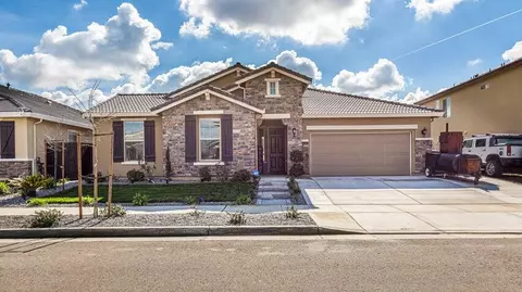 1525 W Tyler Ct, Visalia, CA 93291