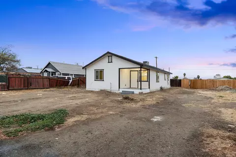 1831 Hardcastle Ave, Hanford, CA 93230