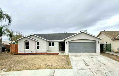 163 Exie Ln, Dinuba, CA 93618
