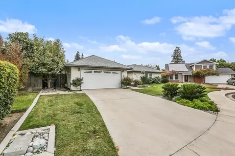 1243 W Monte Vista Ave, Visalia, CA 93277