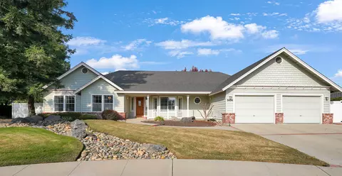 5434 W Cambridge Ave, Visalia, CA 93277