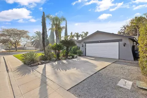 2215 S Fontana St, Visalia, CA 93277