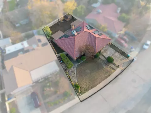 2615 E Norman Dr, Visalia, CA 93292