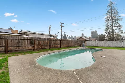 319 E Prosperity Ave, Tulare, CA 93274 photo 40