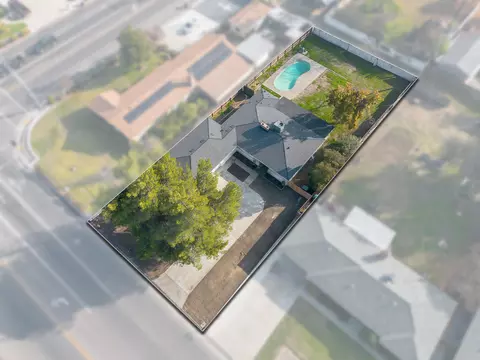 319 E Prosperity Ave, Tulare, CA 93274 photo 2
