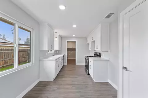319 E Prosperity Ave, Tulare, CA 93274 photo 13