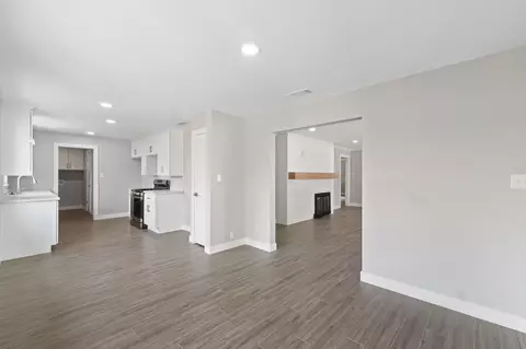 319 E Prosperity Ave, Tulare, CA 93274 photo 12