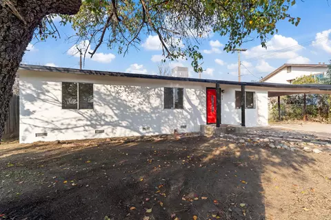 614 E Willow Ct, Tulare, CA 93274
