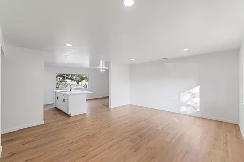 614 E Willow Ct, Tulare, CA 93274 photo 2