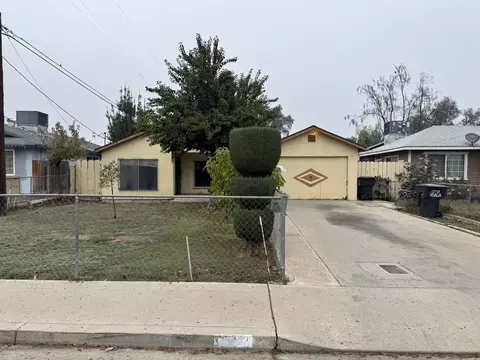 322 W Vine Ave, Visalia, CA 93291