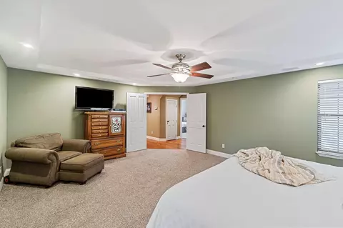 240 E Parkview Ave, Visalia, CA 93277 photo 36