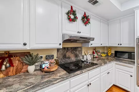 240 E Parkview Ave, Visalia, CA 93277 photo 19