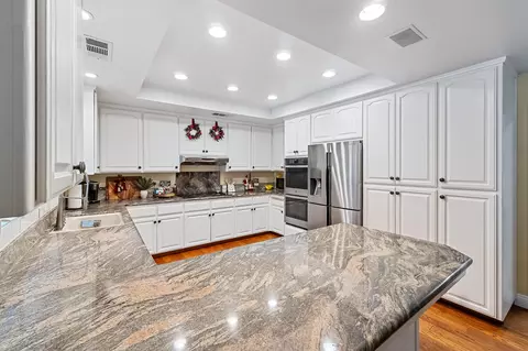 240 E Parkview Ave, Visalia, CA 93277 photo 18