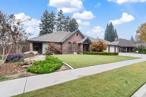 240 E Parkview Ave, Visalia, CA 93277 photo 3