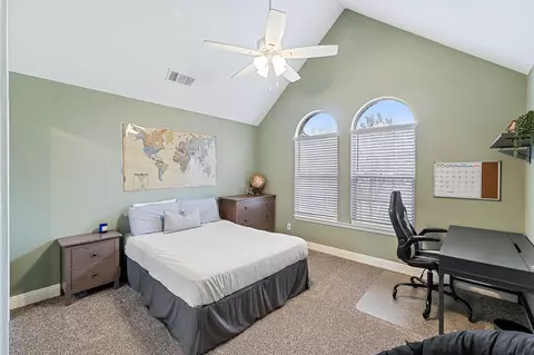 240 E Parkview Ave, Visalia, CA 93277 photo 32