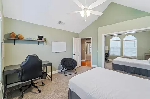 240 E Parkview Ave, Visalia, CA 93277 photo 33